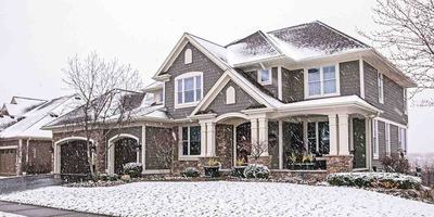 Suburban-Home-in-winter-snow
