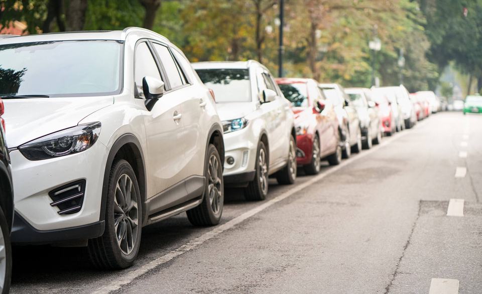 cars-parallel-parked.jpg