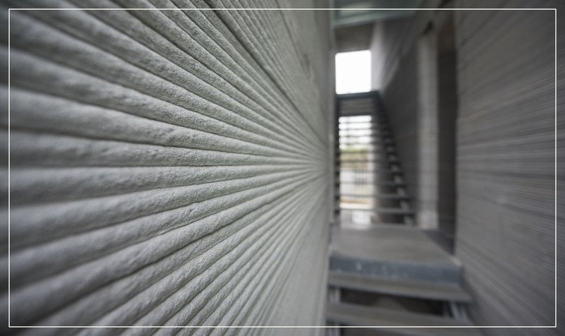 close-up-of-3D-printed-concrete-wall-in-home.jpg