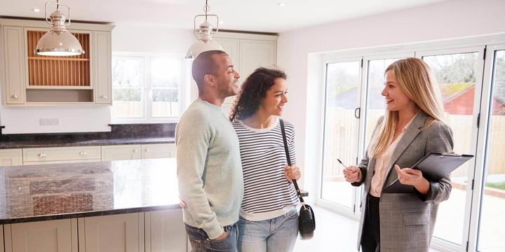 couple-talking-to-realtor-e1582580402746.jpg