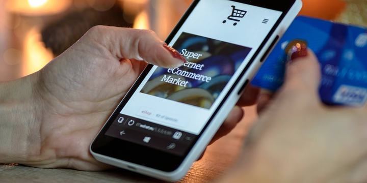 holiday-shopping-1921658_1920.jpg