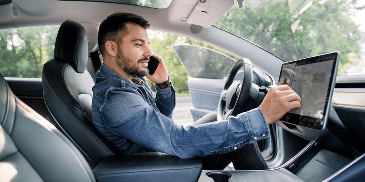 man-talking-on-phone-smart-car-screen.png