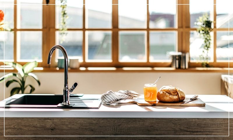 natural-sunlight-in-bright-kitchen.jpg