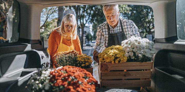 people-loading-flowers-in-back-of-van