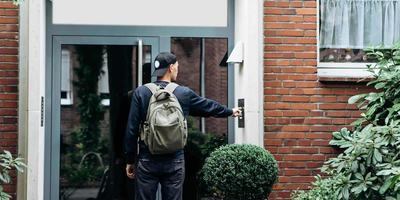 ringing-doorbell.jpg