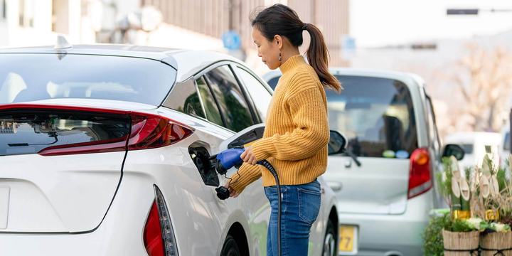 woman-charging-electric-car